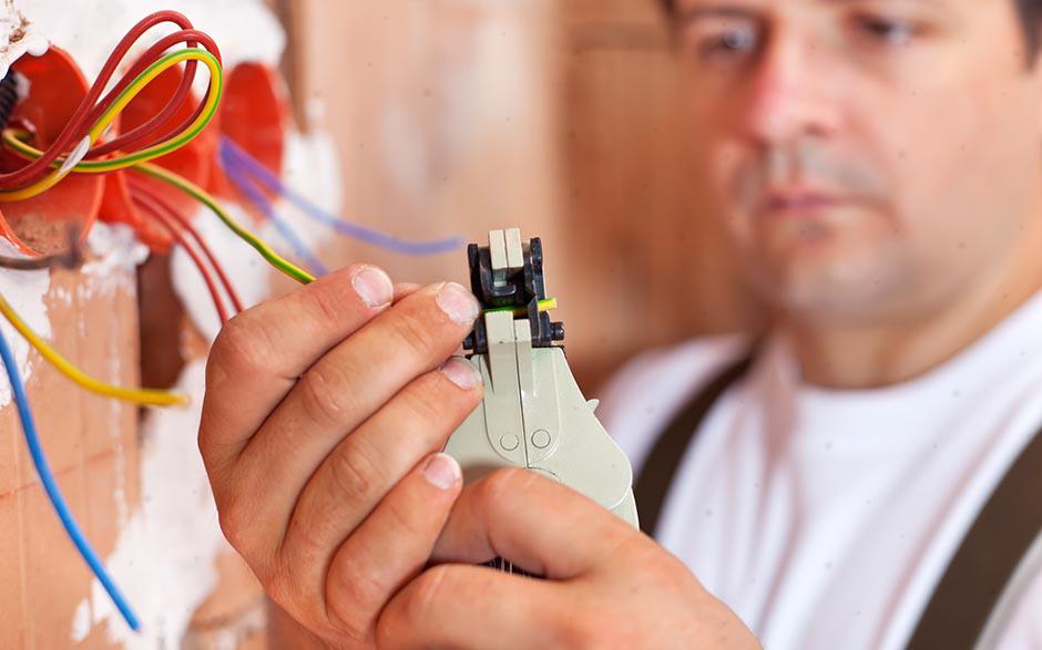 je recherche un électricien Paris 20